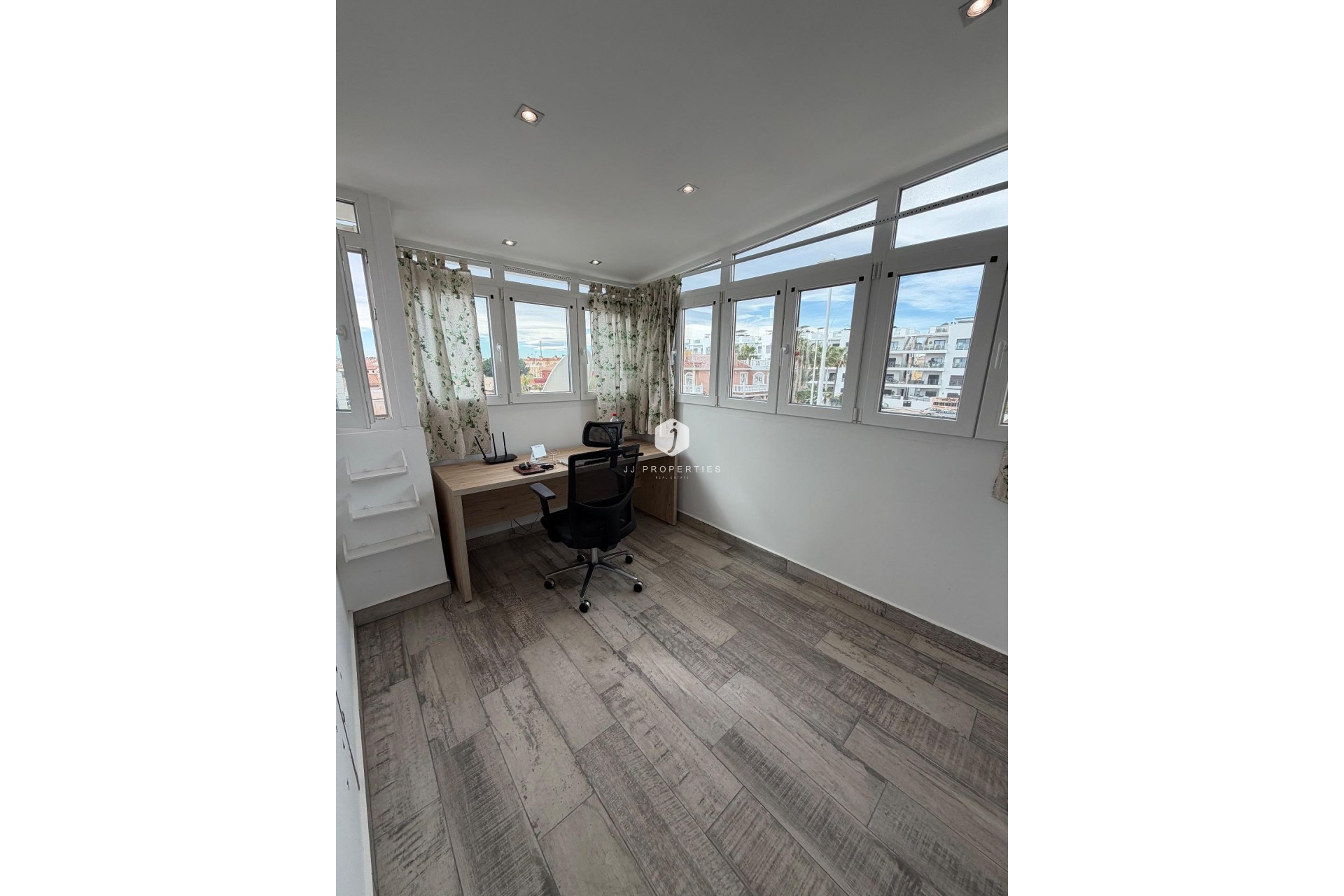 Resale - Chalet -
Orihuela Costa - La Zenia