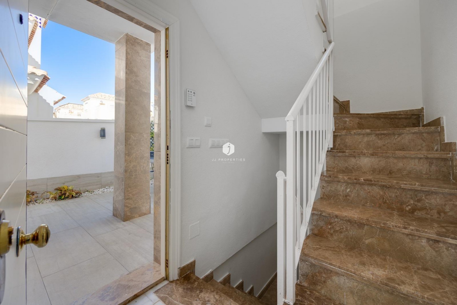 Resale - Chalet -
Orihuela Costa - Las Filipinas