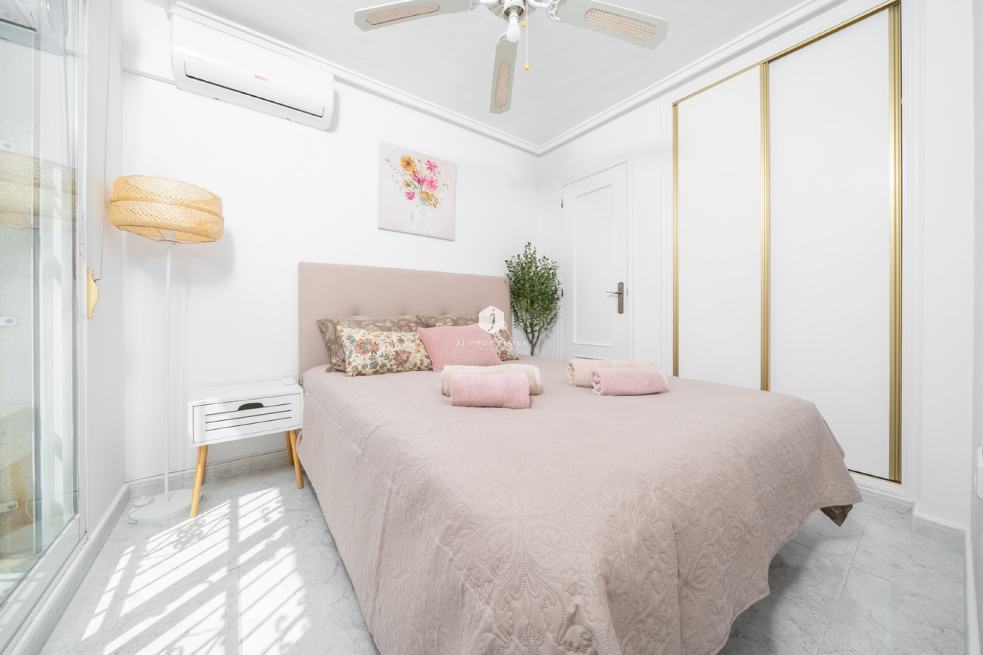 Resale - Chalet -
Orihuela Costa - Los Almendros - La Florida