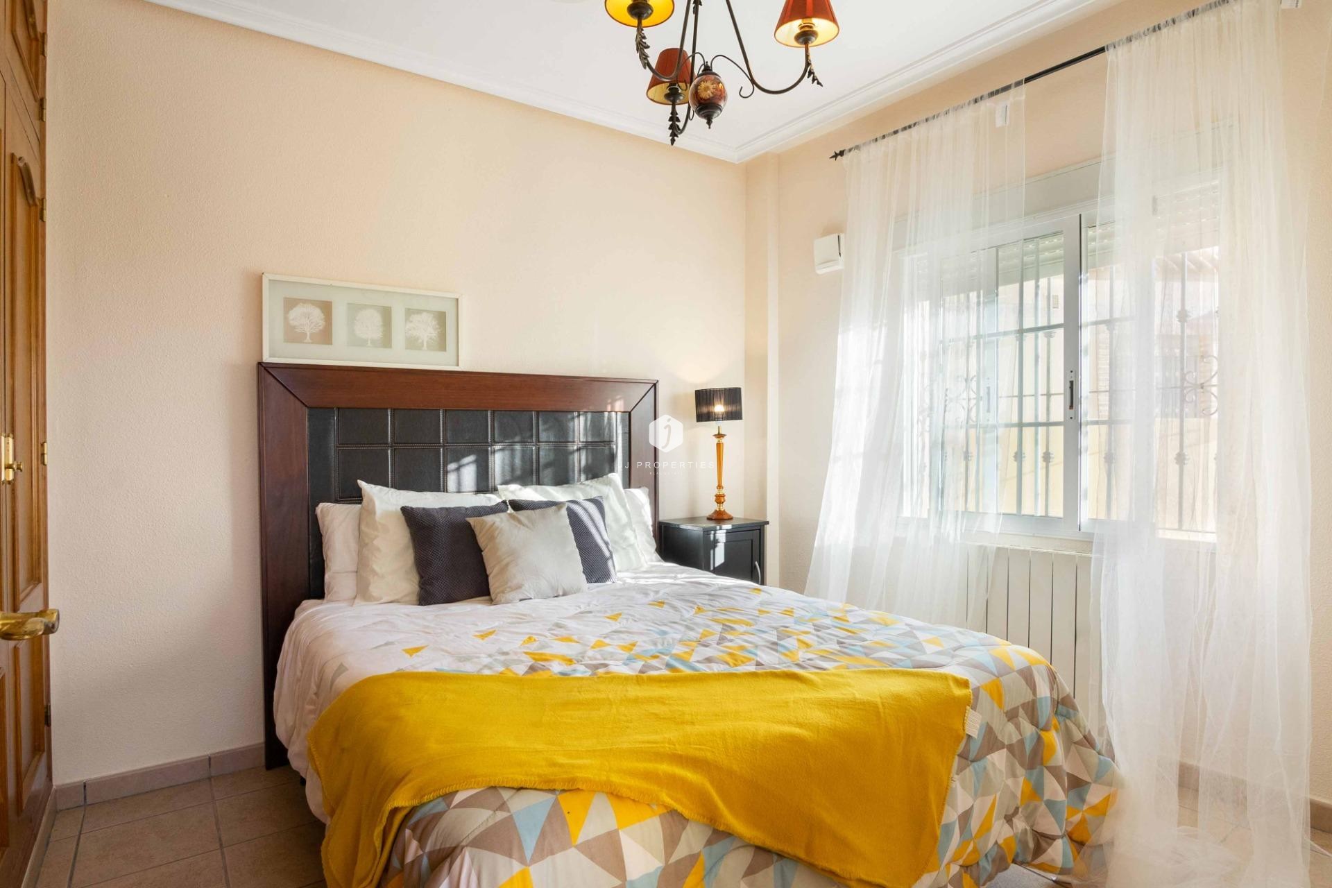Resale - Chalet -
Orihuela Costa - Los Almendros-la Florida