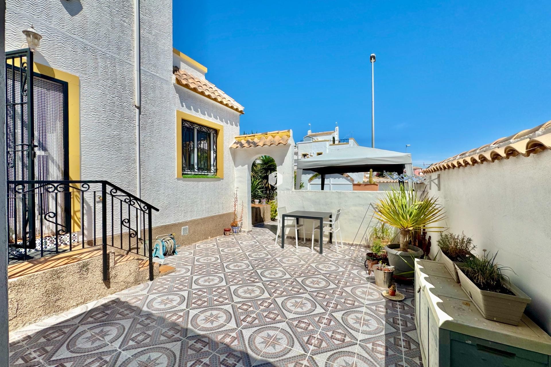 Resale - Chalet -
Orihuela Costa - Los Altos