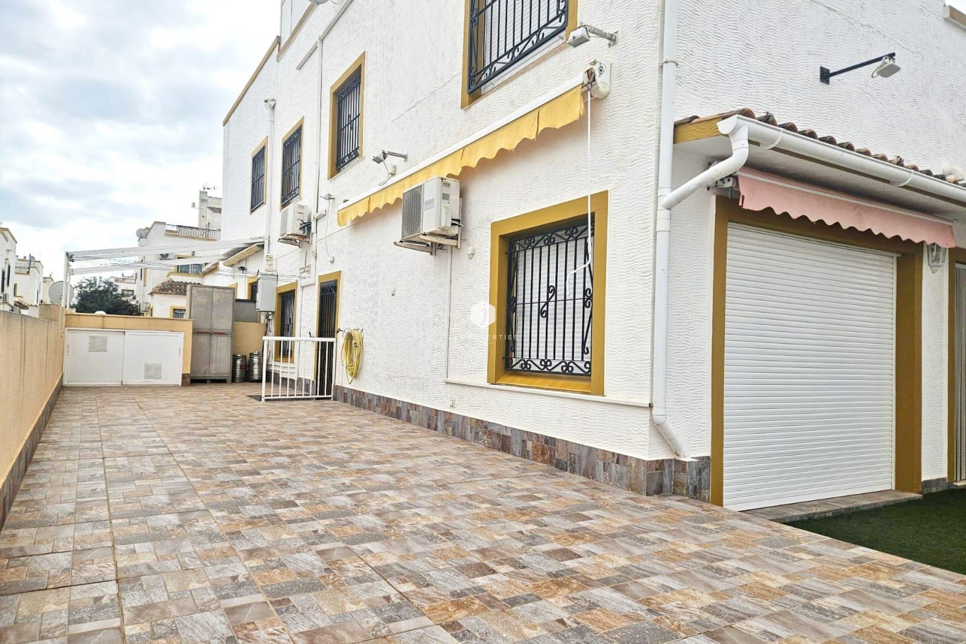 Resale - Chalet -
Orihuela Costa - Los Altos