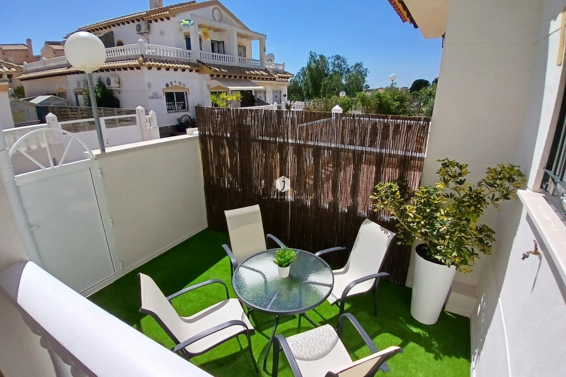 Resale - Chalet -
Orihuela Costa - Los Balcones