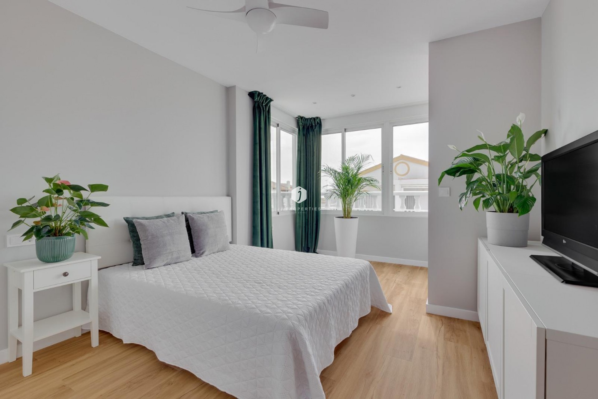 Resale - Chalet -
Orihuela Costa - Los Balcones