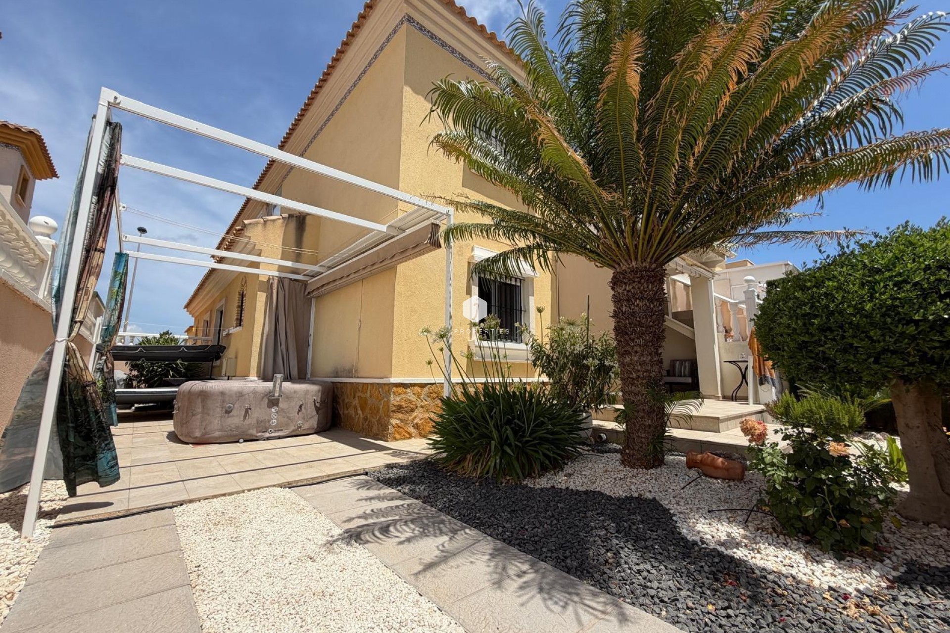 Resale - Chalet -
Orihuela Costa - Los Dolses