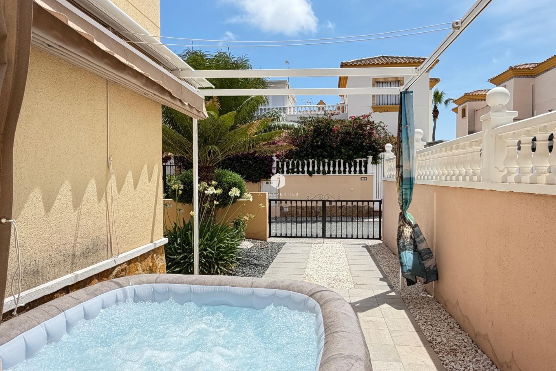 Resale - Chalet -
Orihuela Costa - Los Dolses