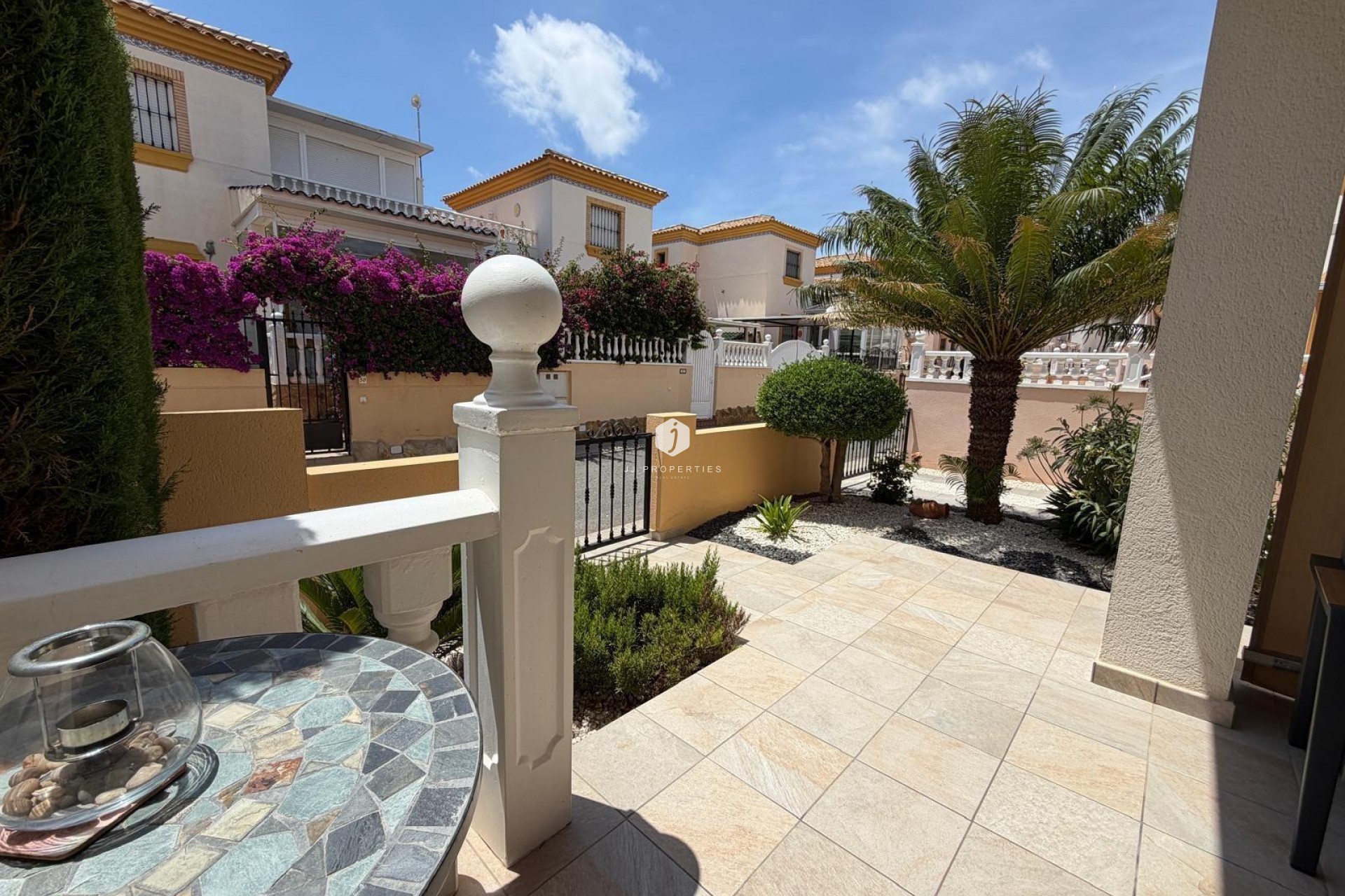 Resale - Chalet -
Orihuela Costa - Los Dolses