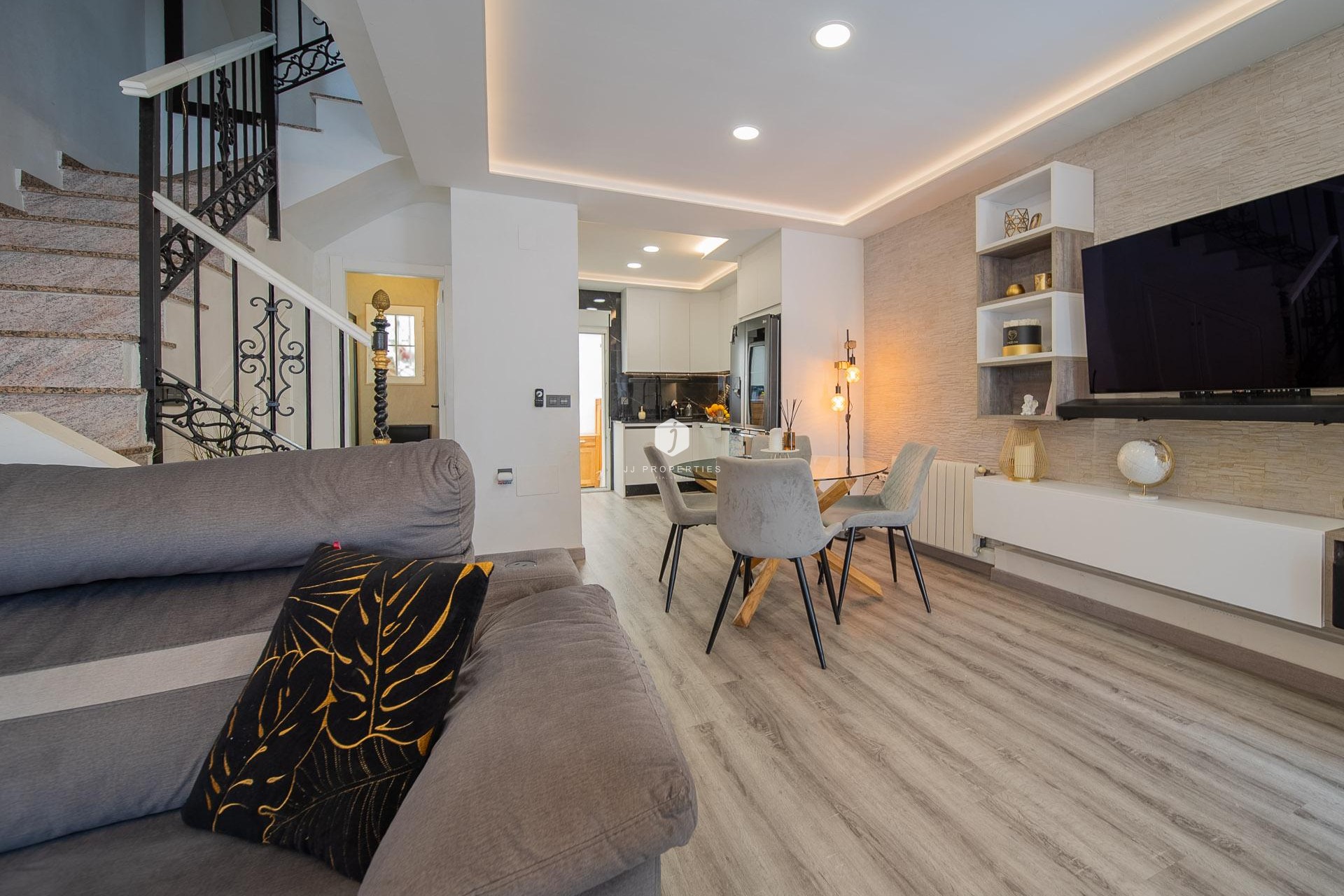 Resale - Chalet -
Orihuela Costa - PAU 26