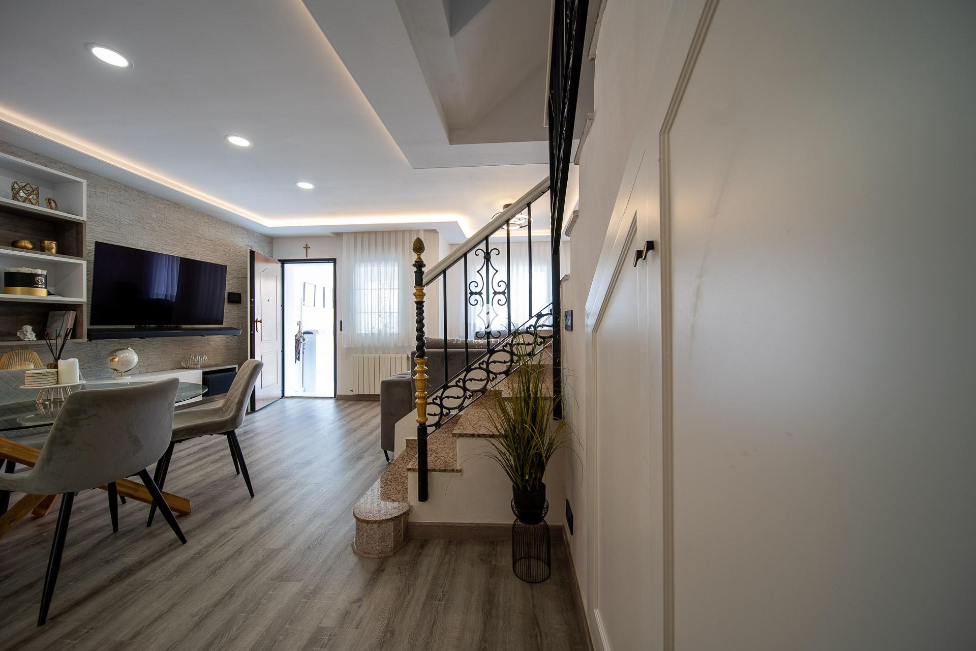 Resale - Chalet -
Orihuela Costa - PAU 26