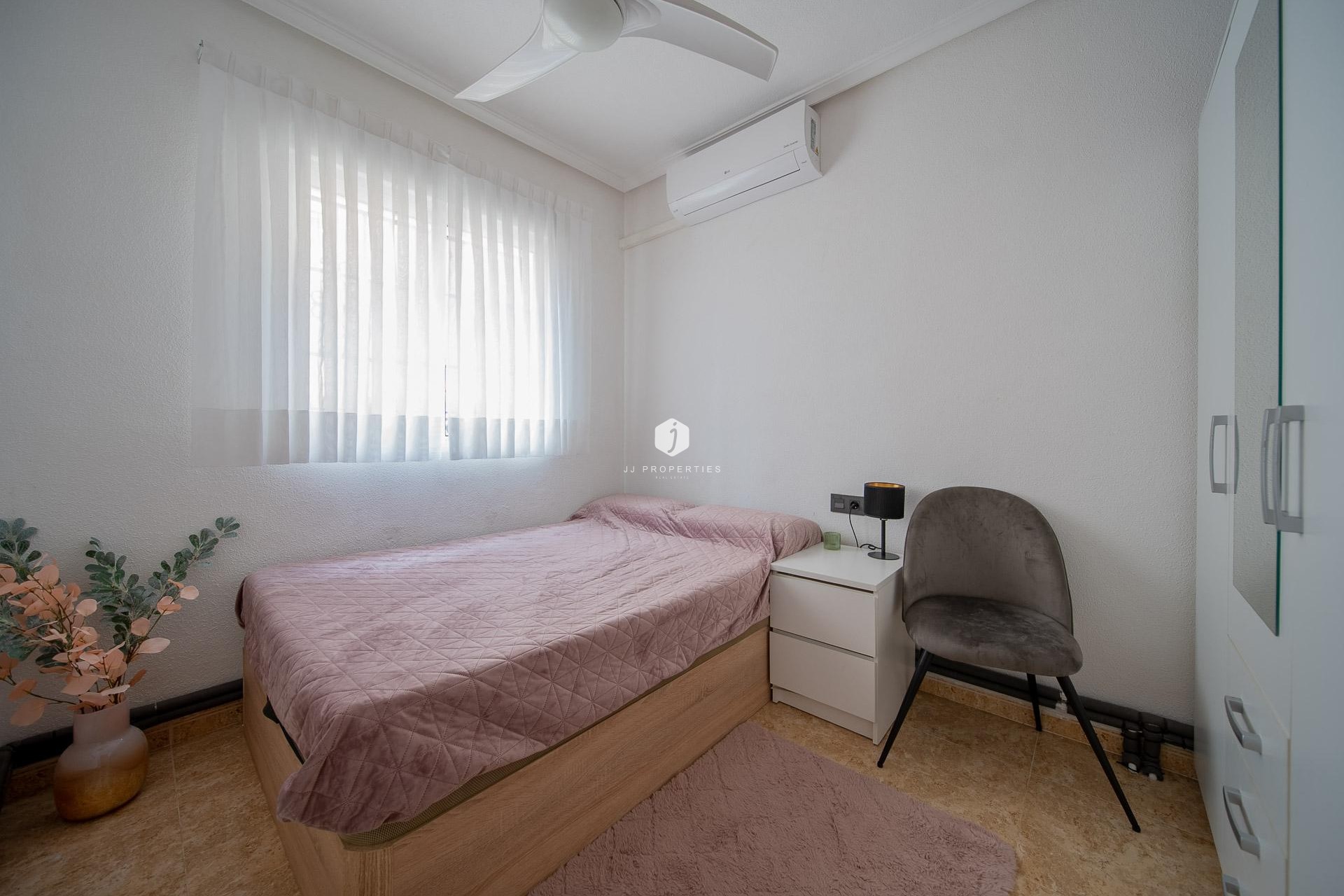 Resale - Chalet -
Orihuela Costa - PAU 26