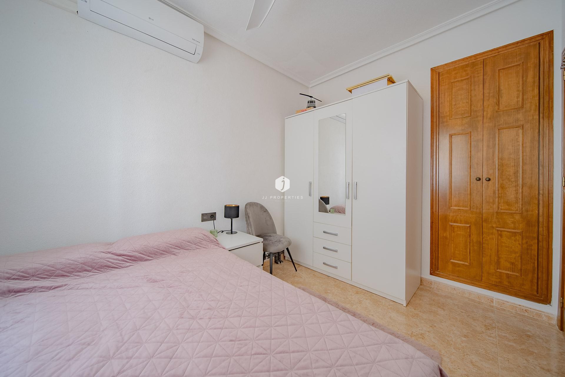 Resale - Chalet -
Orihuela Costa - PAU 26