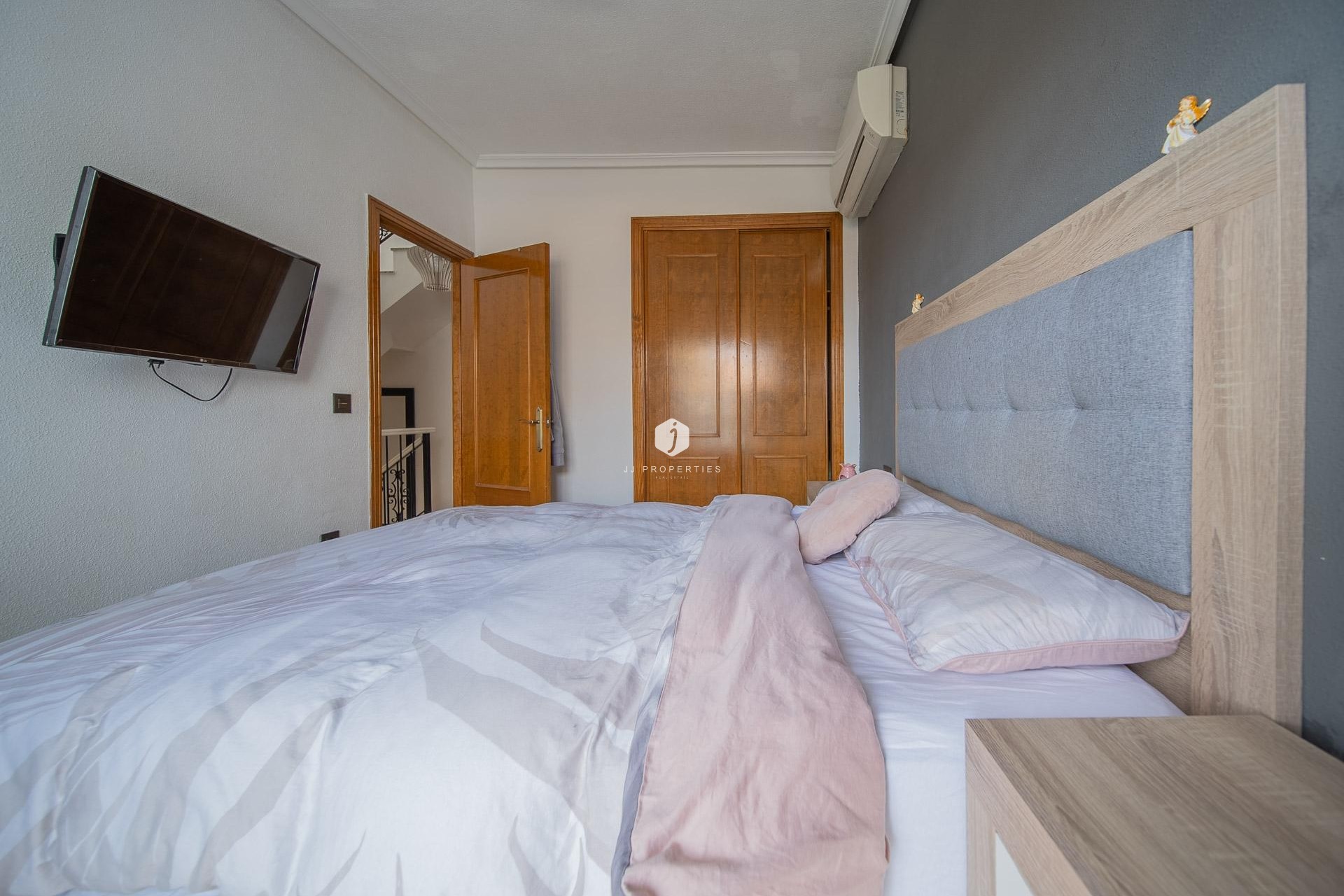 Resale - Chalet -
Orihuela Costa - PAU 26