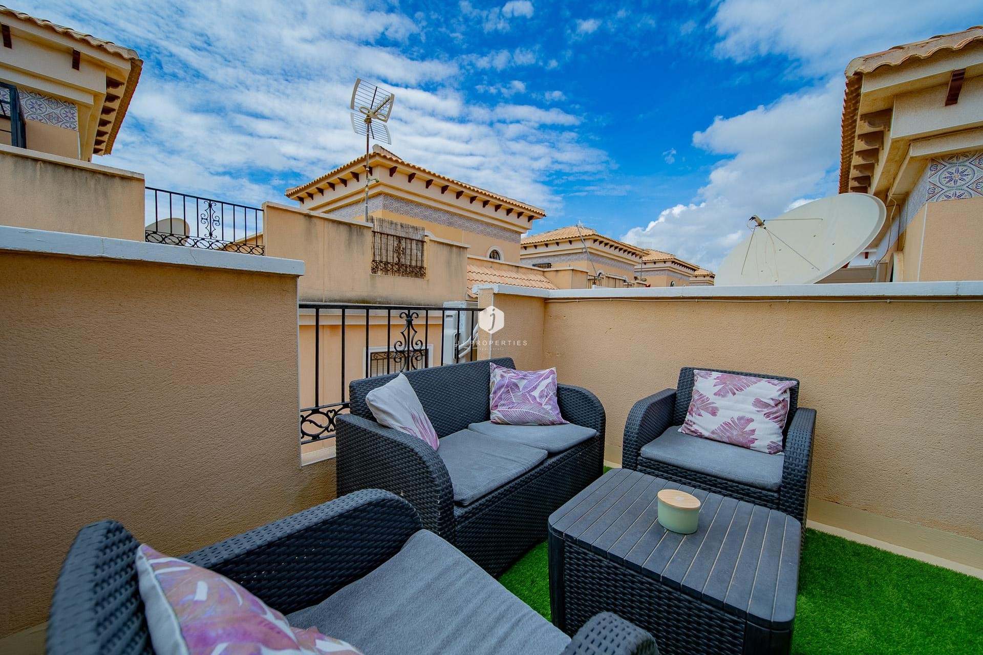 Resale - Chalet -
Orihuela Costa - PAU 26