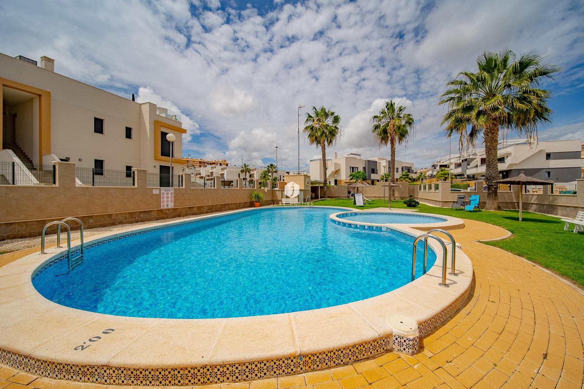 Resale - Chalet -
Orihuela Costa - PAU 26