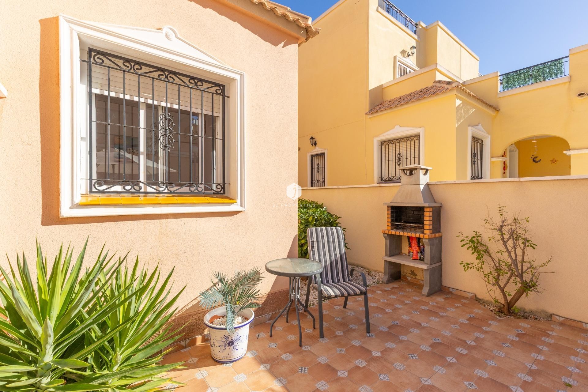 Resale - Chalet -
Orihuela Costa - PAU 8