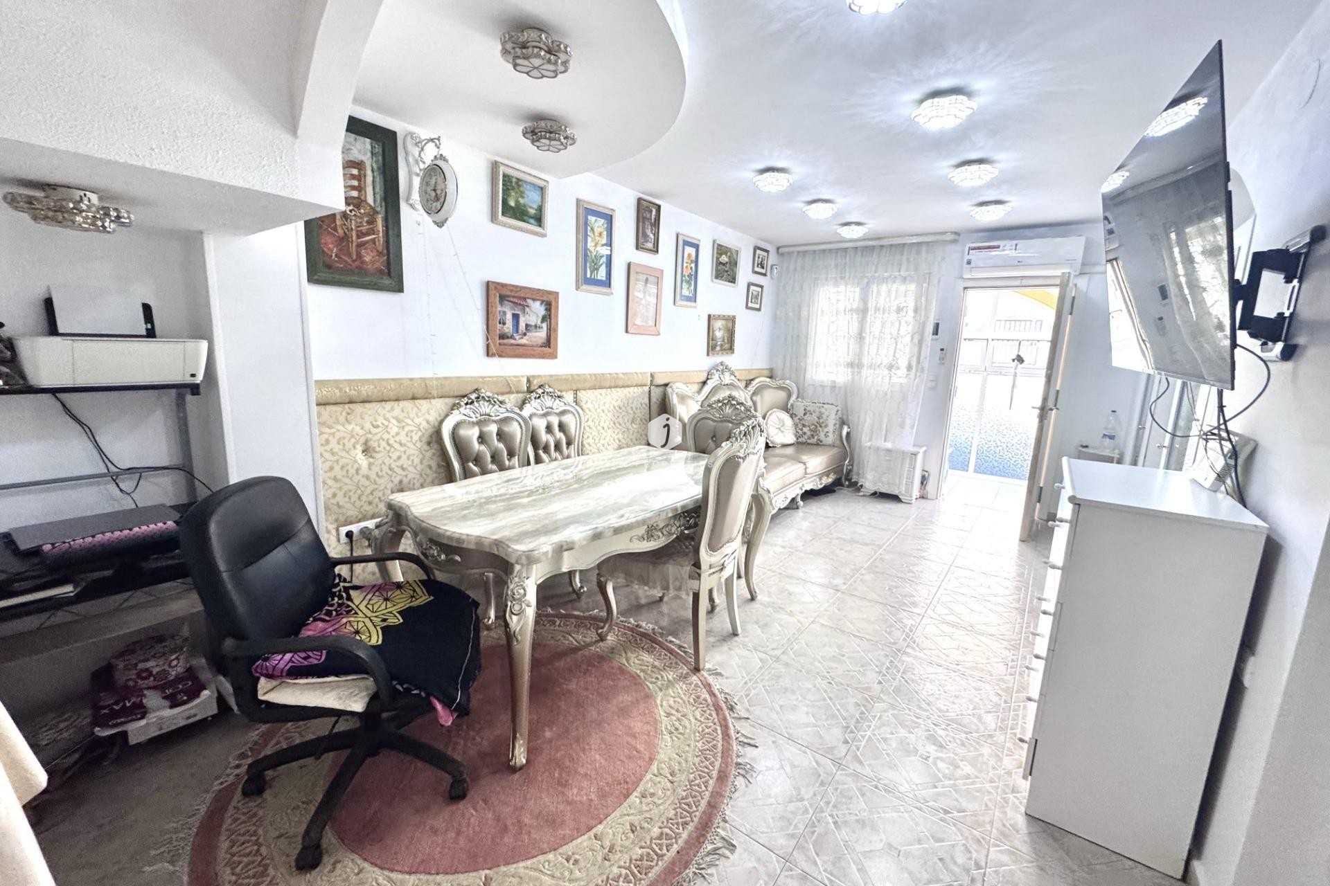 Resale - Chalet -
Orihuela Costa - Playa Flamenca