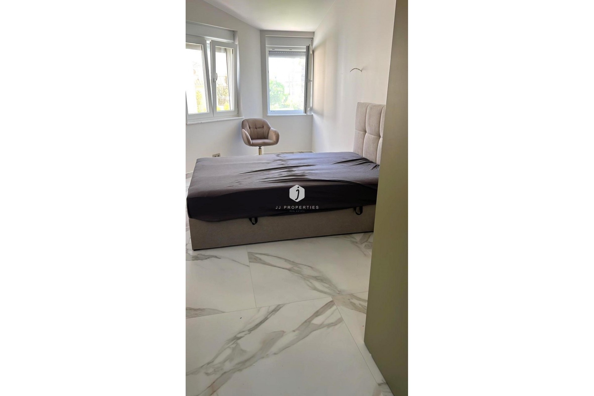 Resale - Chalet -
Orihuela Costa - Playa Flamenca