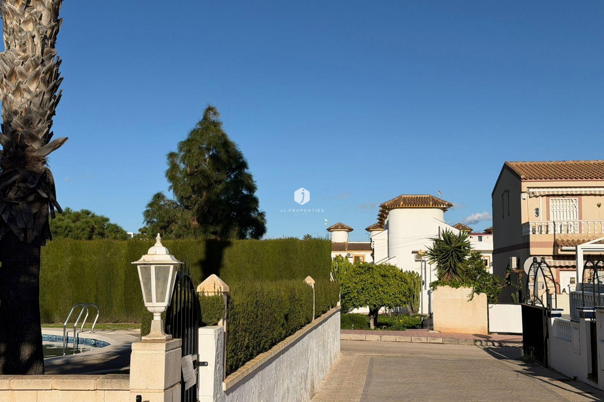 Resale - Chalet -
Orihuela Costa - Playa Flamenca