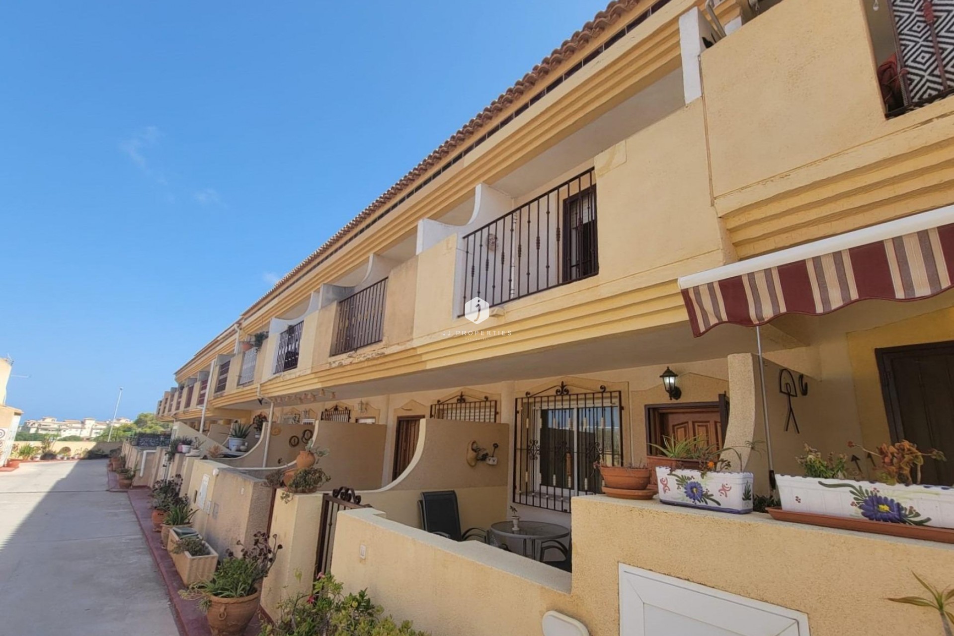 Resale - Chalet -
Orihuela Costa - Playa Flamenca