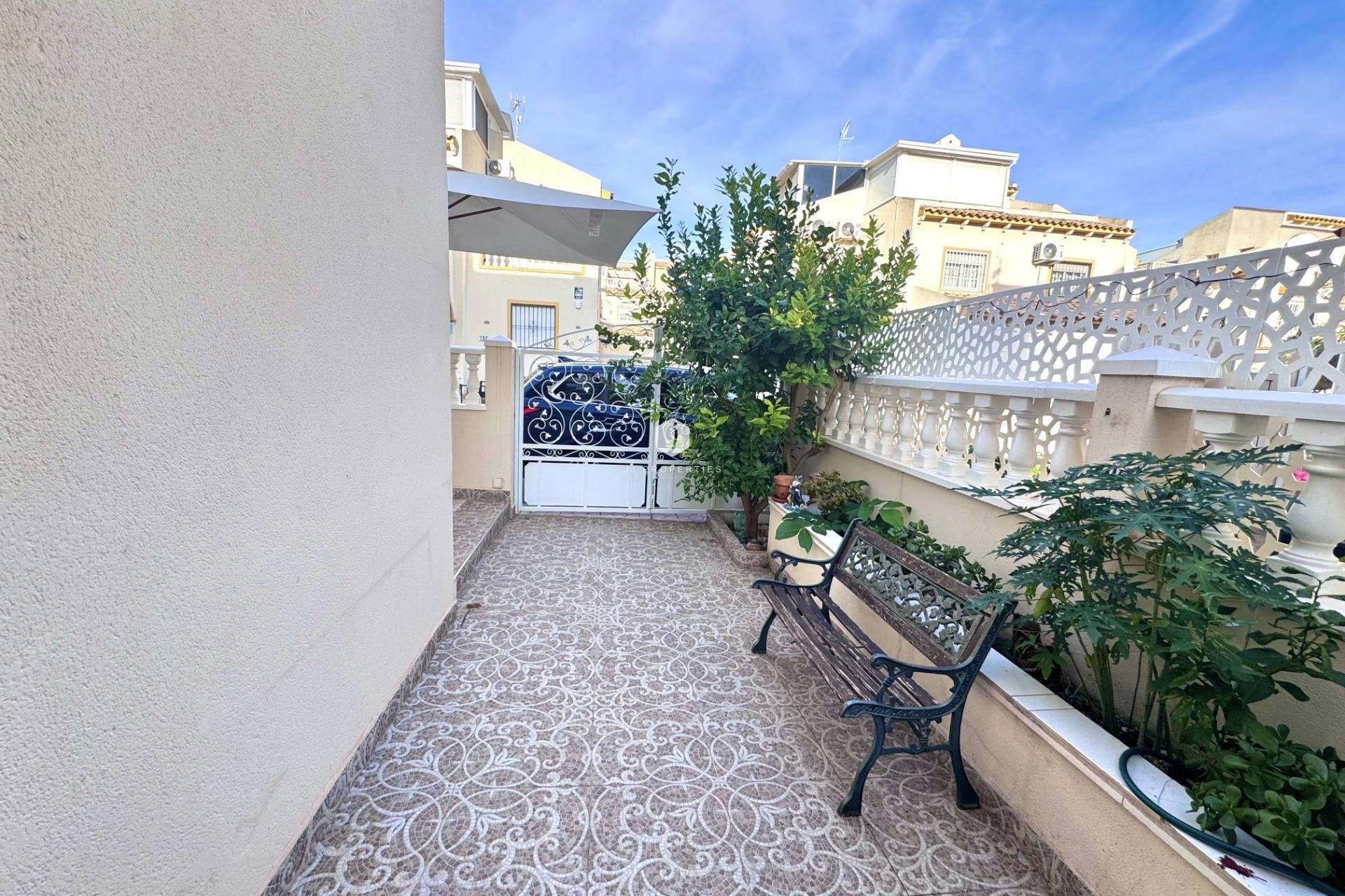 Resale - Chalet -
Orihuela Costa - Playa Flamenca