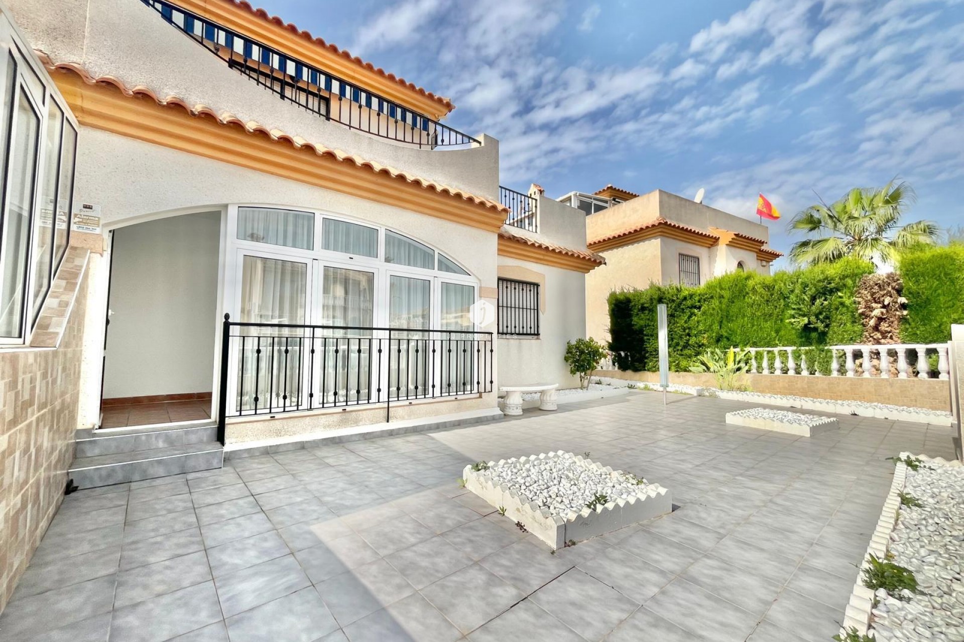 Resale - Chalet -
Orihuela Costa - Playa Flamenca