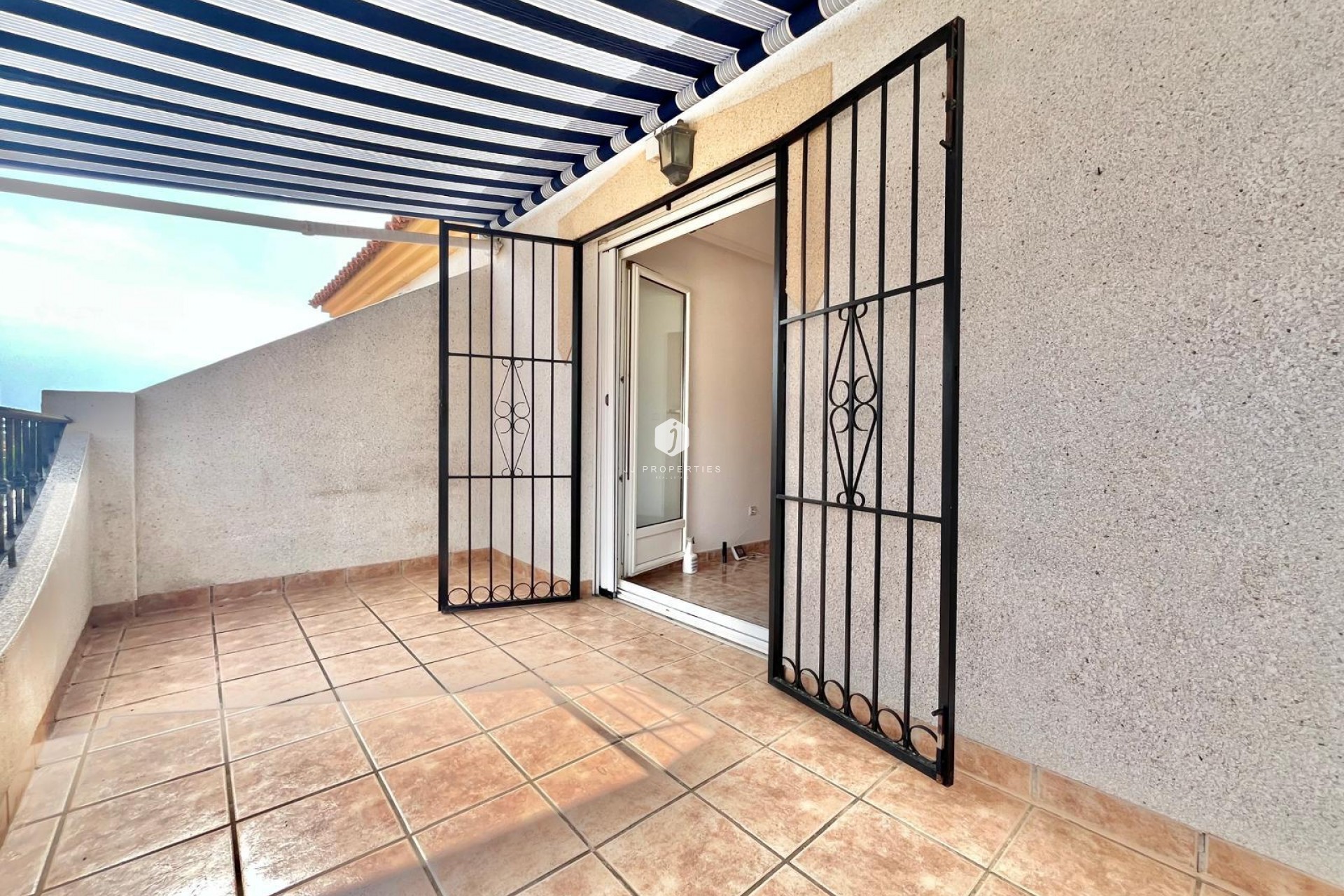 Resale - Chalet -
Orihuela Costa - Playa Flamenca