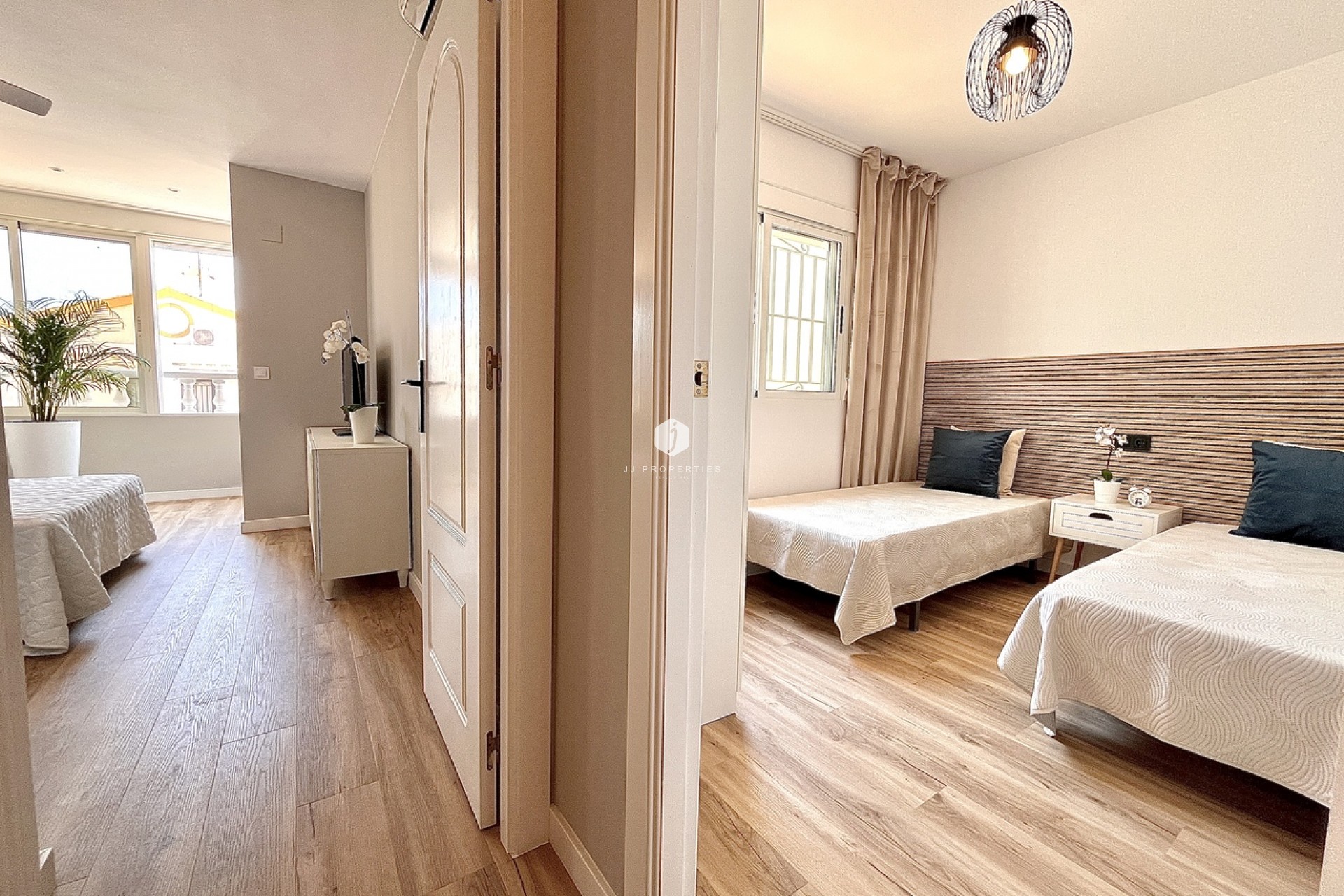 Resale - Chalet -
Playa Flamenca - Costa Blanca