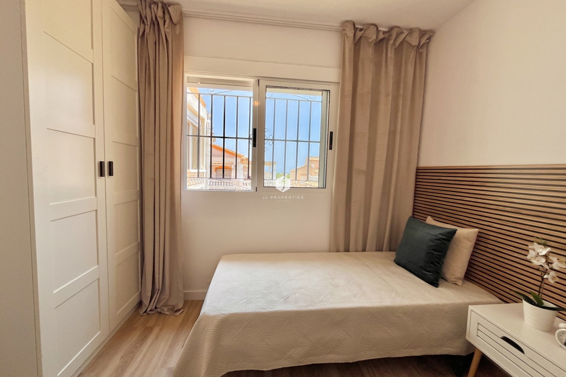 Resale - Chalet -
Playa Flamenca - Costa Blanca