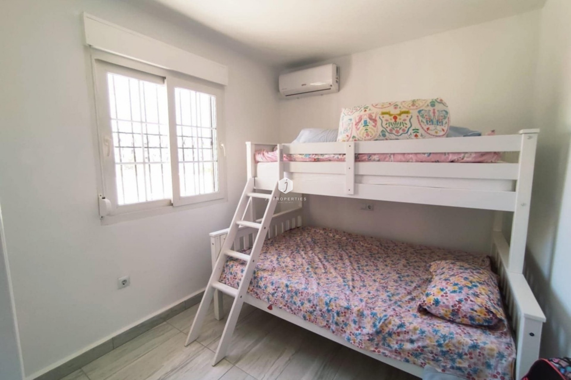 Resale - Chalet -
Playa Flamenca - Costa Blanca