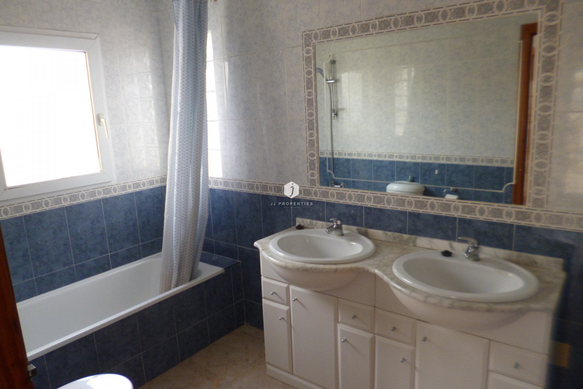 Resale - Chalet -
Playa Flamenca - Costa Blanca