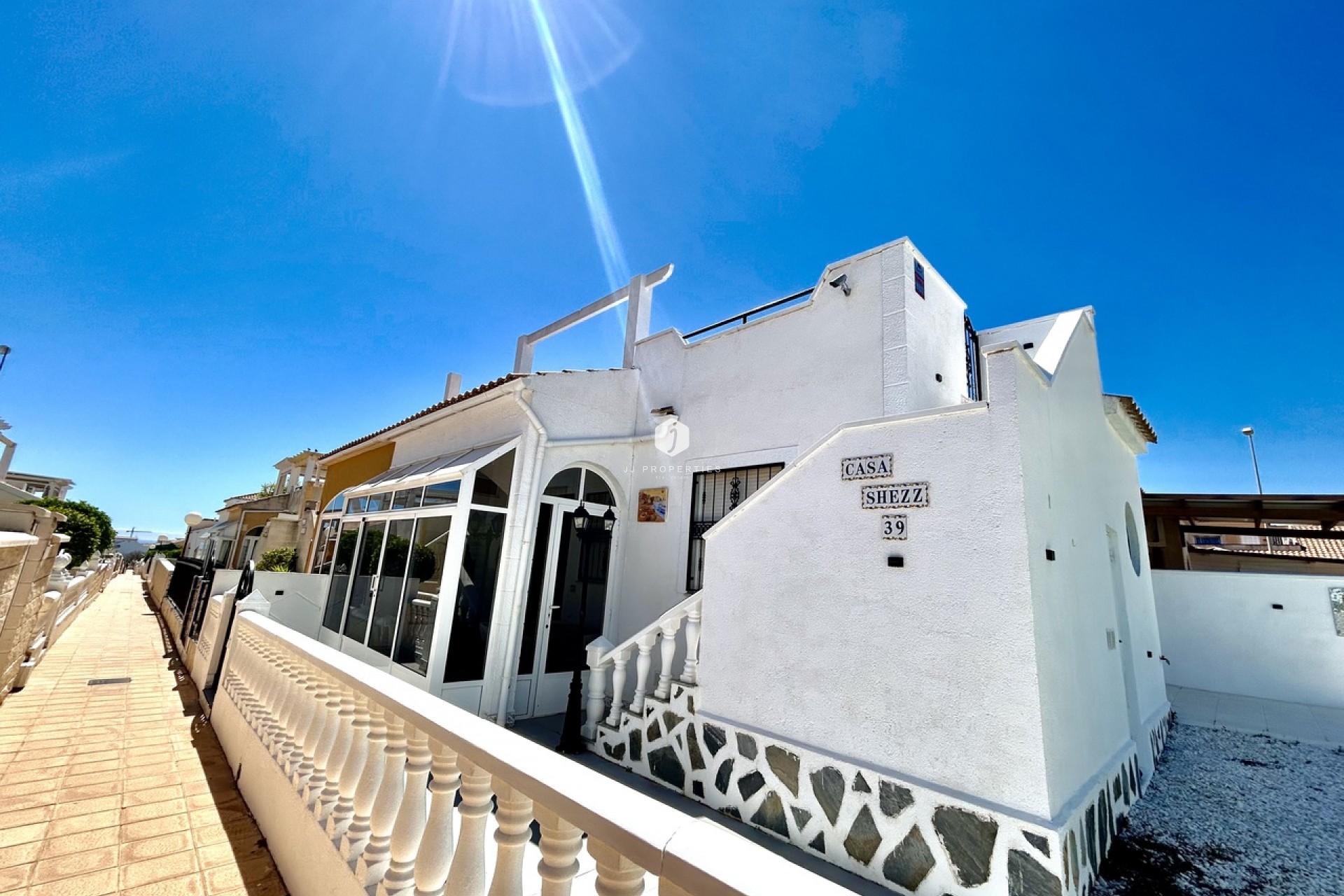 Resale - Chalet -
Punta Prima - Costa Blanca