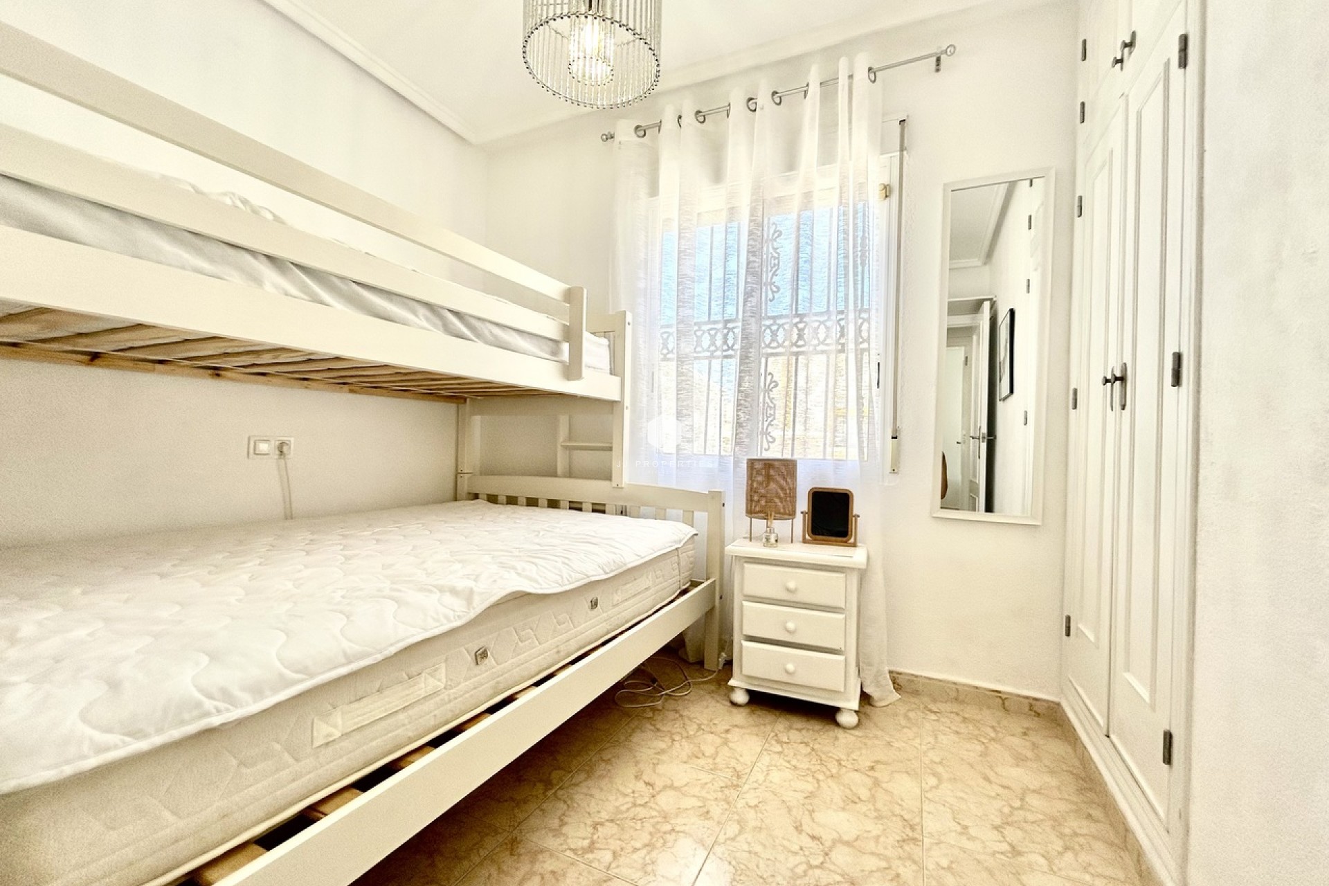 Resale - Chalet -
Punta Prima - Costa Blanca