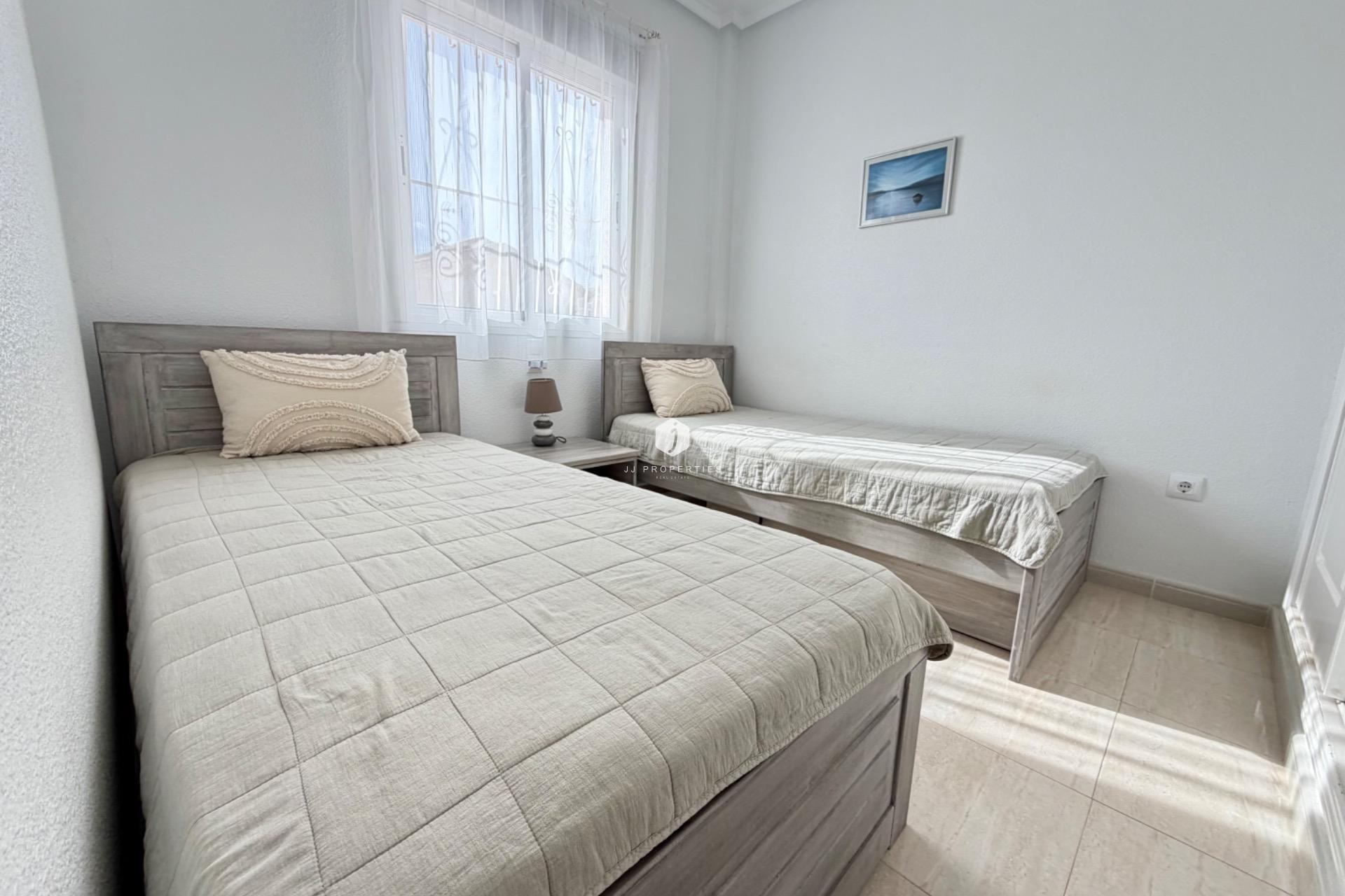 Resale - Chalet -
Rojales - Pueblo