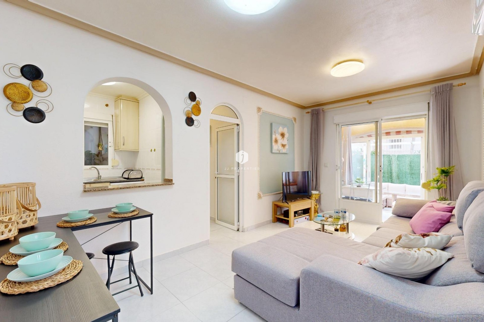 Resale - Chalet -
San Miguel de Salinas - 03193