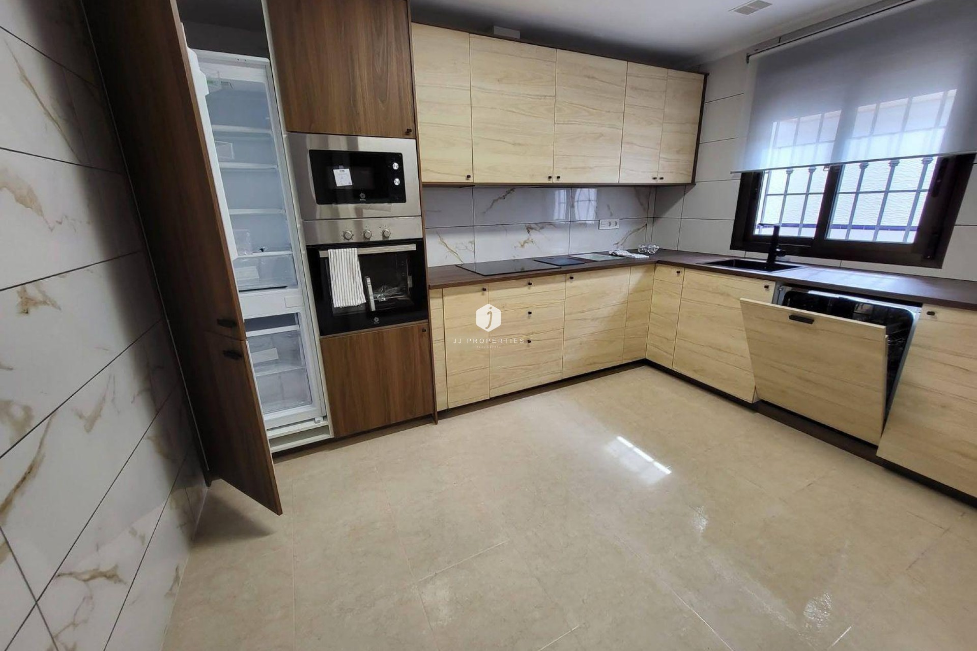 Resale - Chalet -
San Miguel de Salinas - Ciudad De Las Comunicaciones