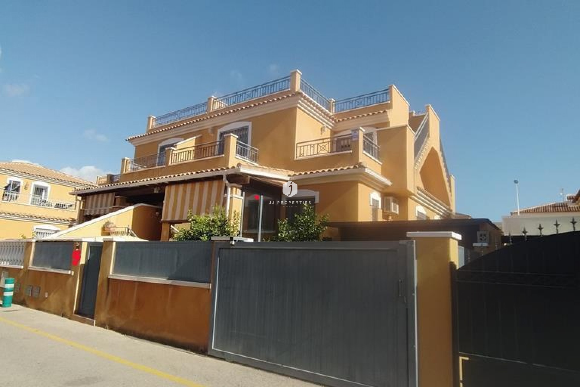Resale - Chalet -
Torrevieja - AGUAS NUEVAS 25