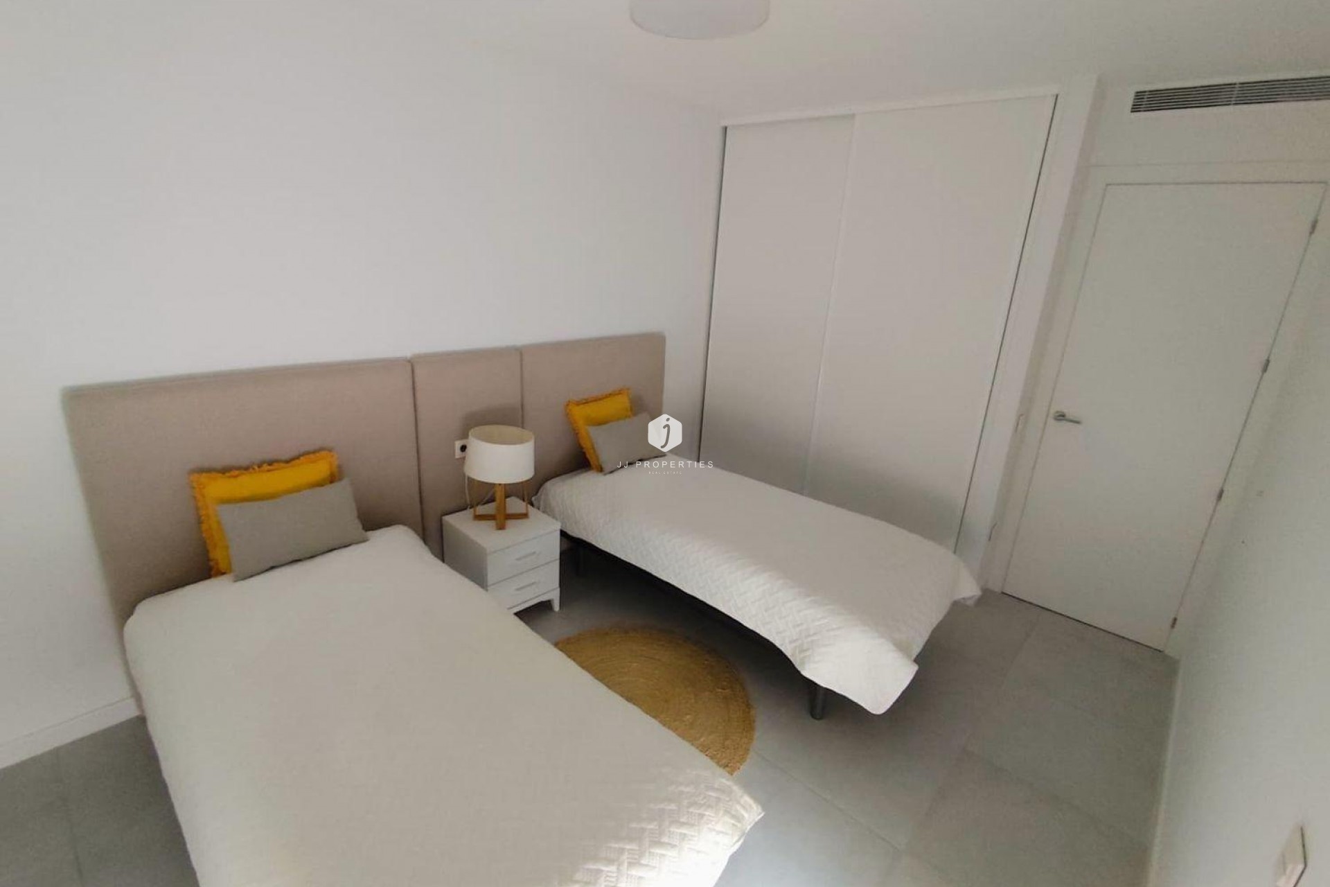 Resale - Chalet -
Torrevieja - aguas nuevas