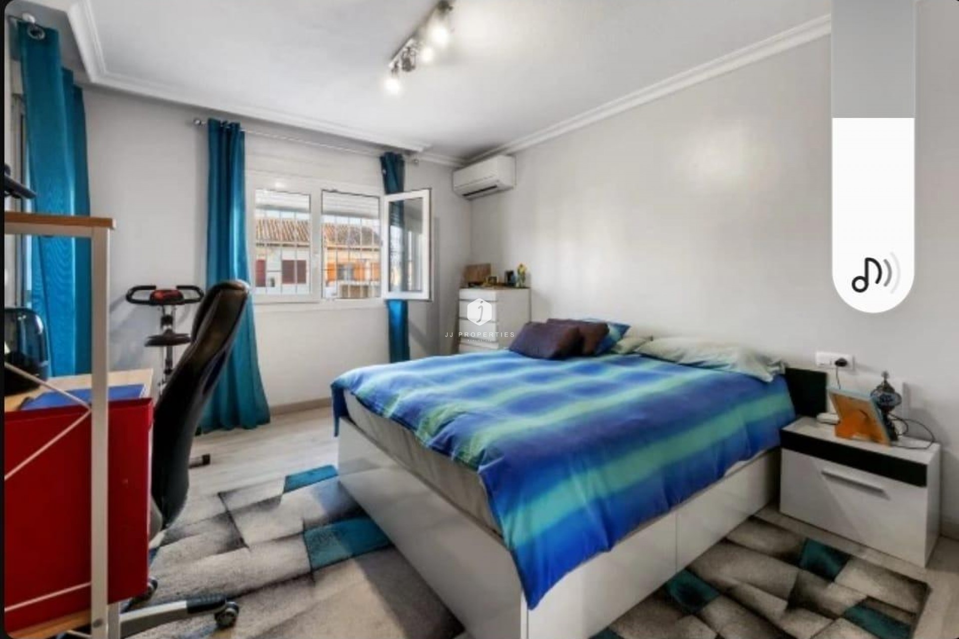 Resale - Chalet -
Torrevieja - aguas nuevas