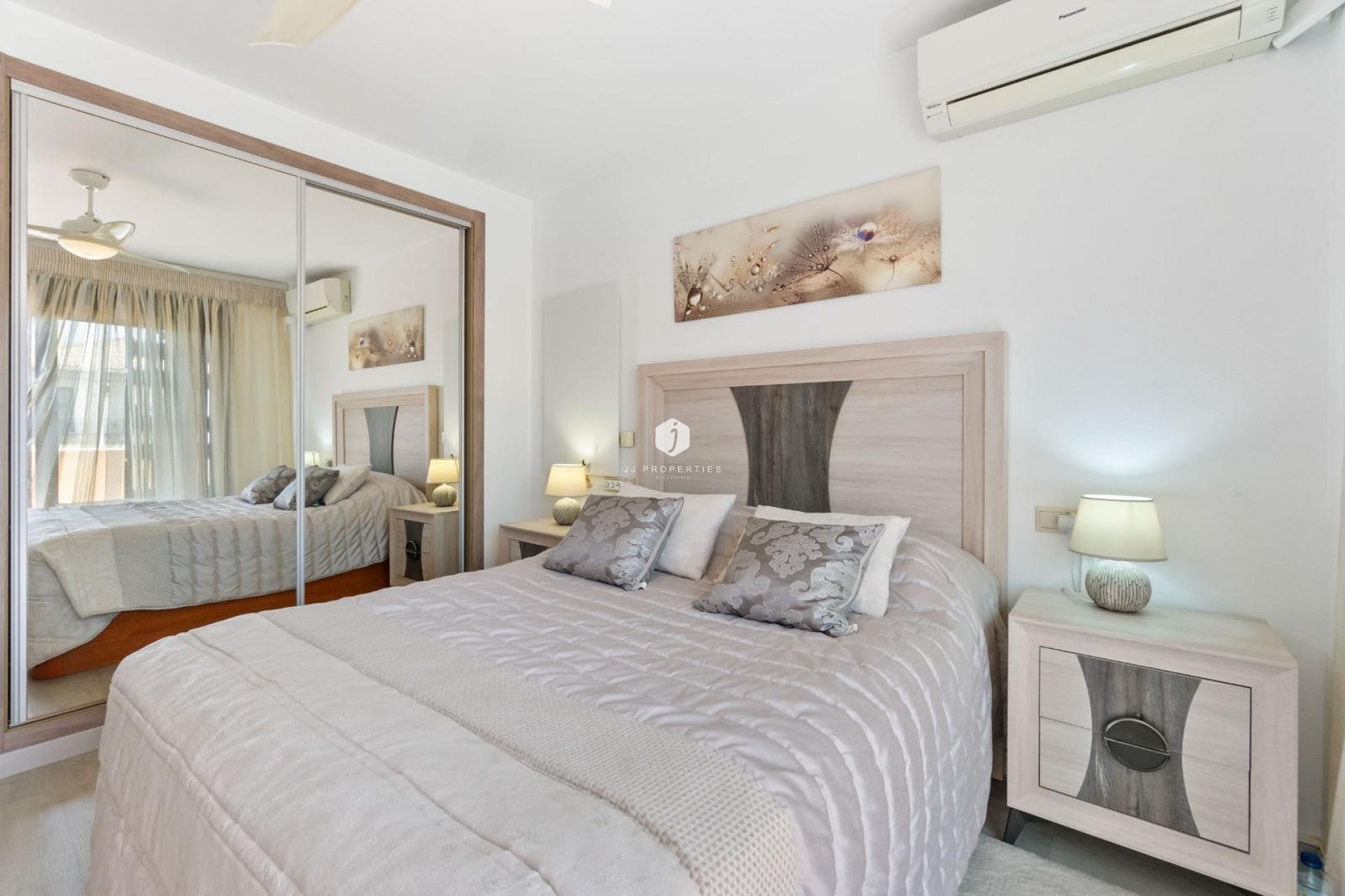 Resale - Chalet -
Torrevieja - aguas nuevas