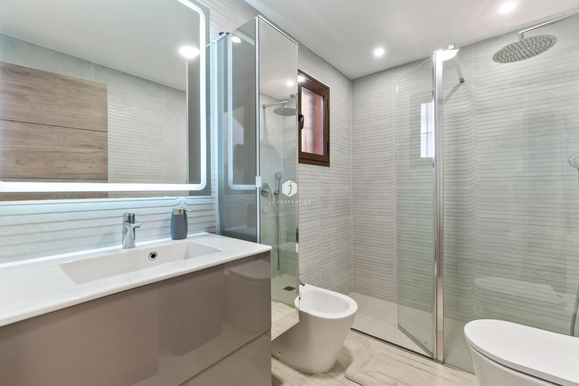 Resale - Chalet -
Torrevieja - aguas nuevas