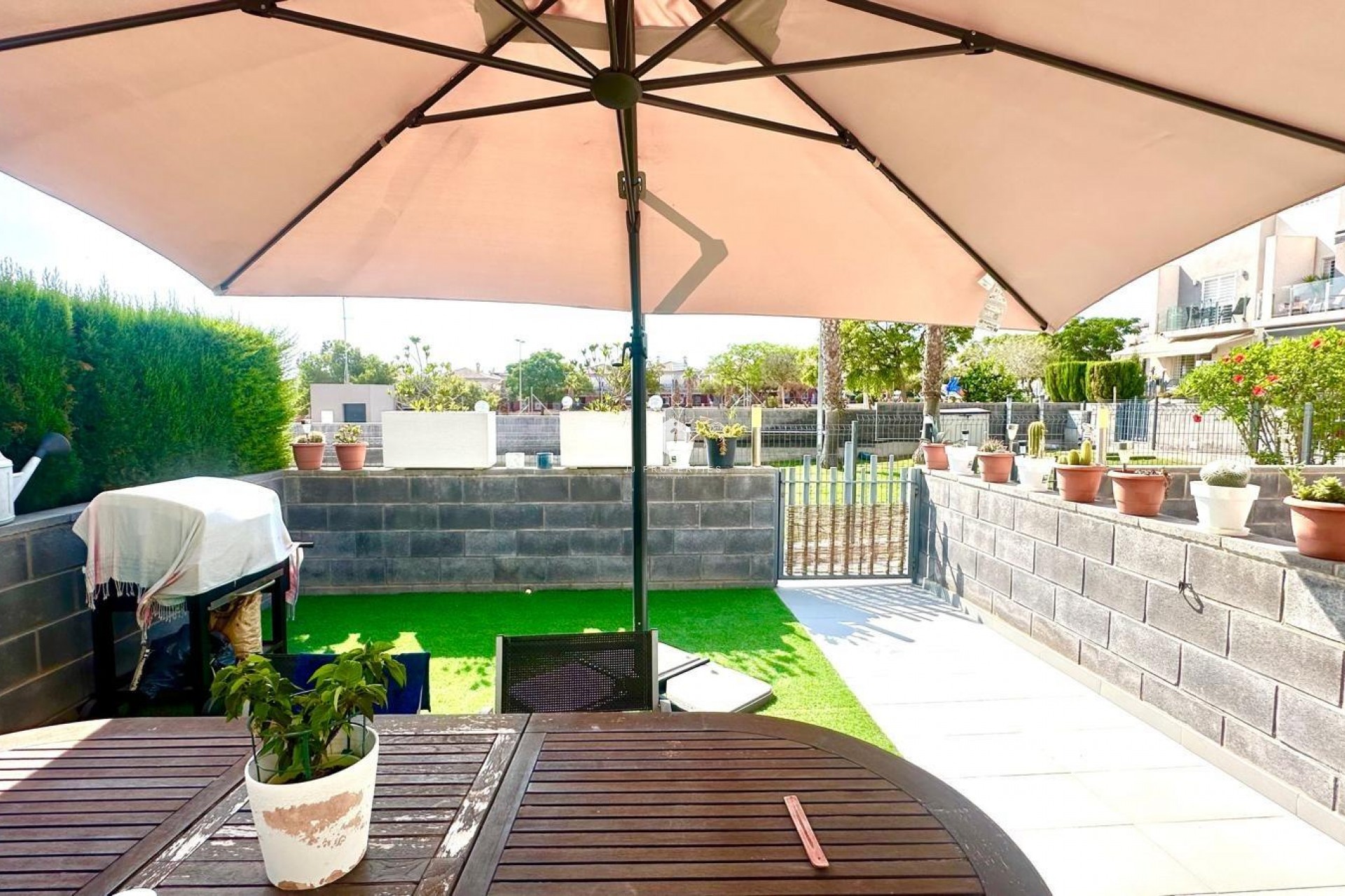 Resale - Chalet -
Torrevieja - aguas nuevas