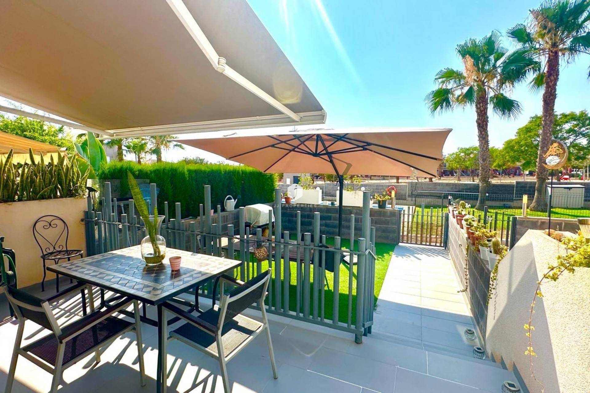 Resale - Chalet -
Torrevieja - aguas nuevas