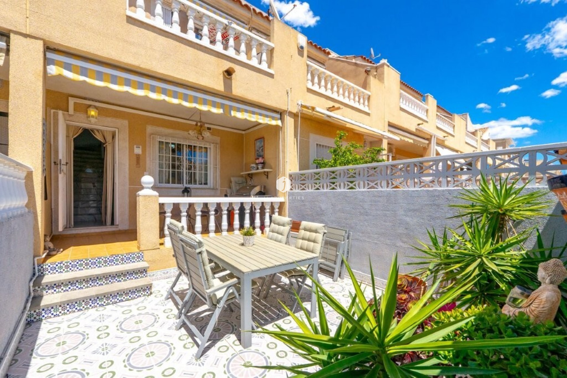 Resale - Chalet -
Torrevieja - aguas nuevas