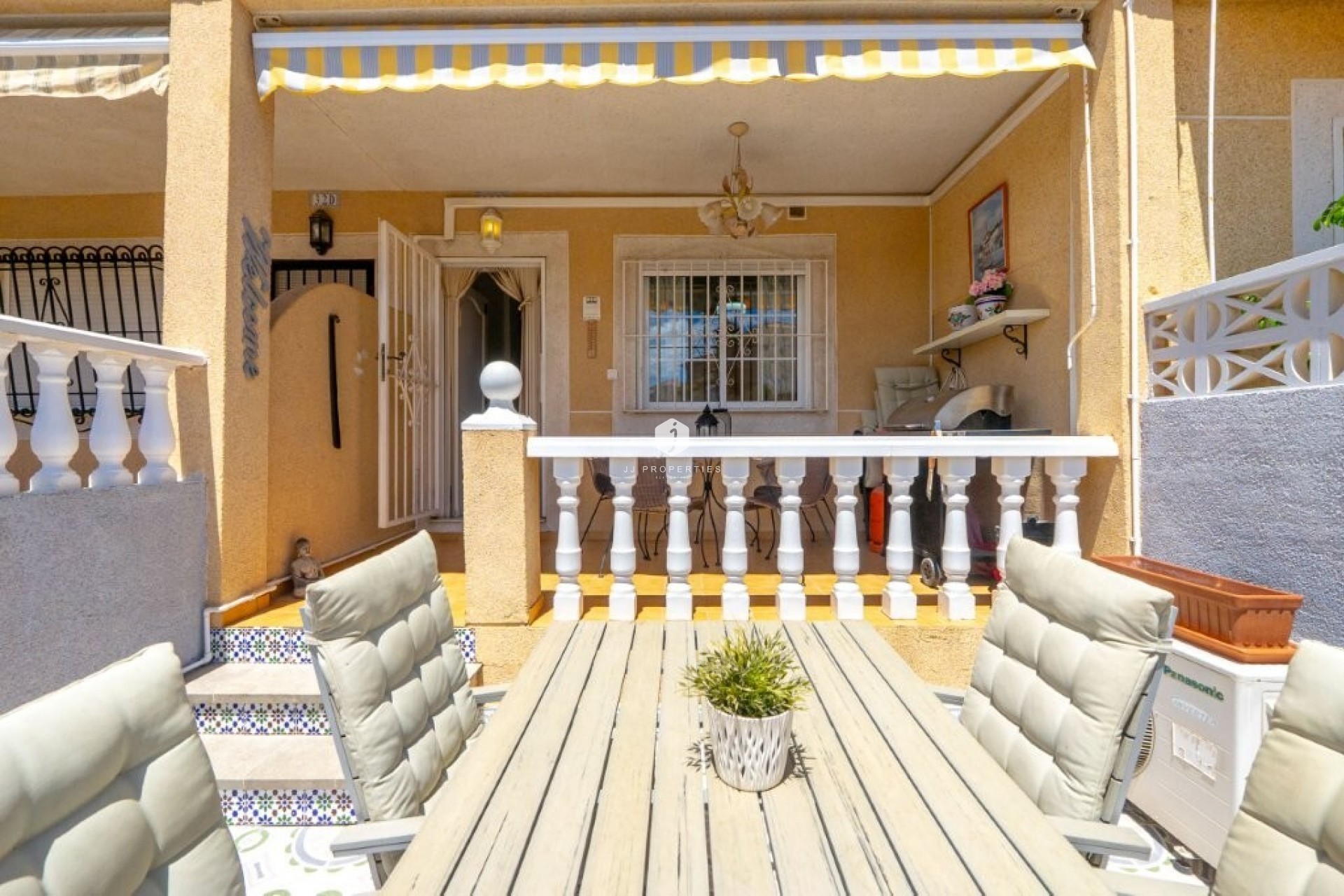 Resale - Chalet -
Torrevieja - aguas nuevas