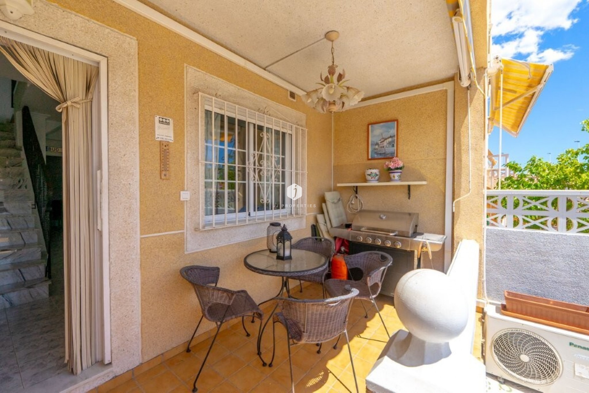 Resale - Chalet -
Torrevieja - aguas nuevas