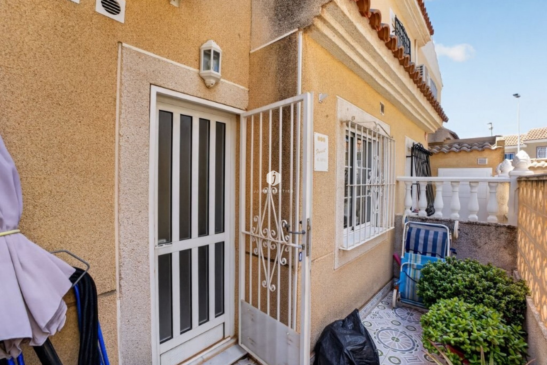 Resale - Chalet -
Torrevieja - aguas nuevas