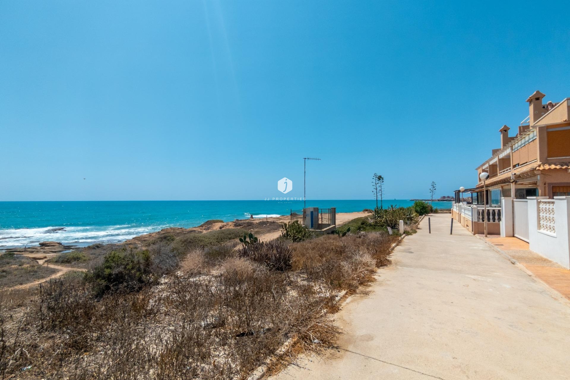 Resale - Chalet -
Torrevieja - Cabo cervera