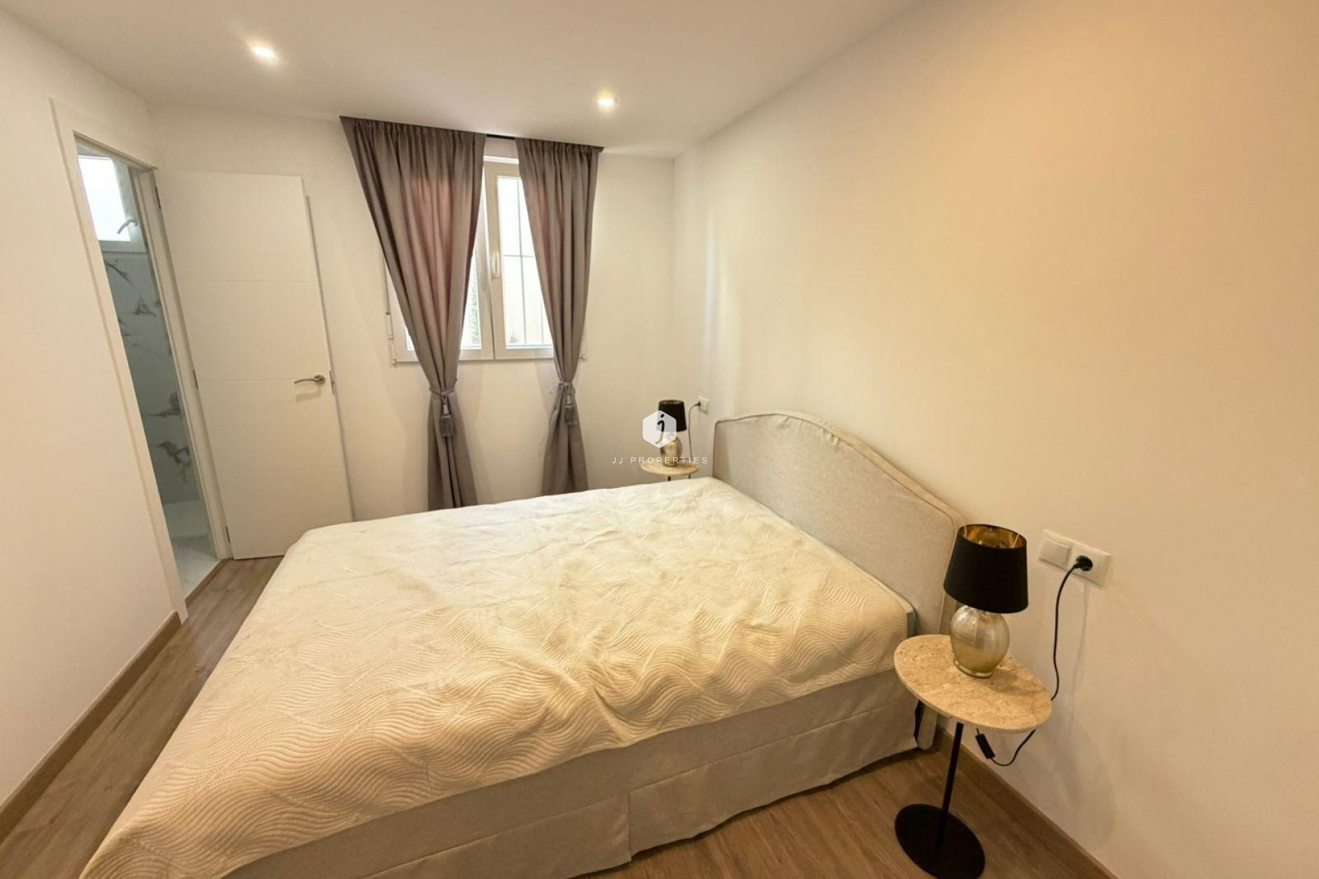 Resale - Chalet -
Torrevieja - Cabo cervera