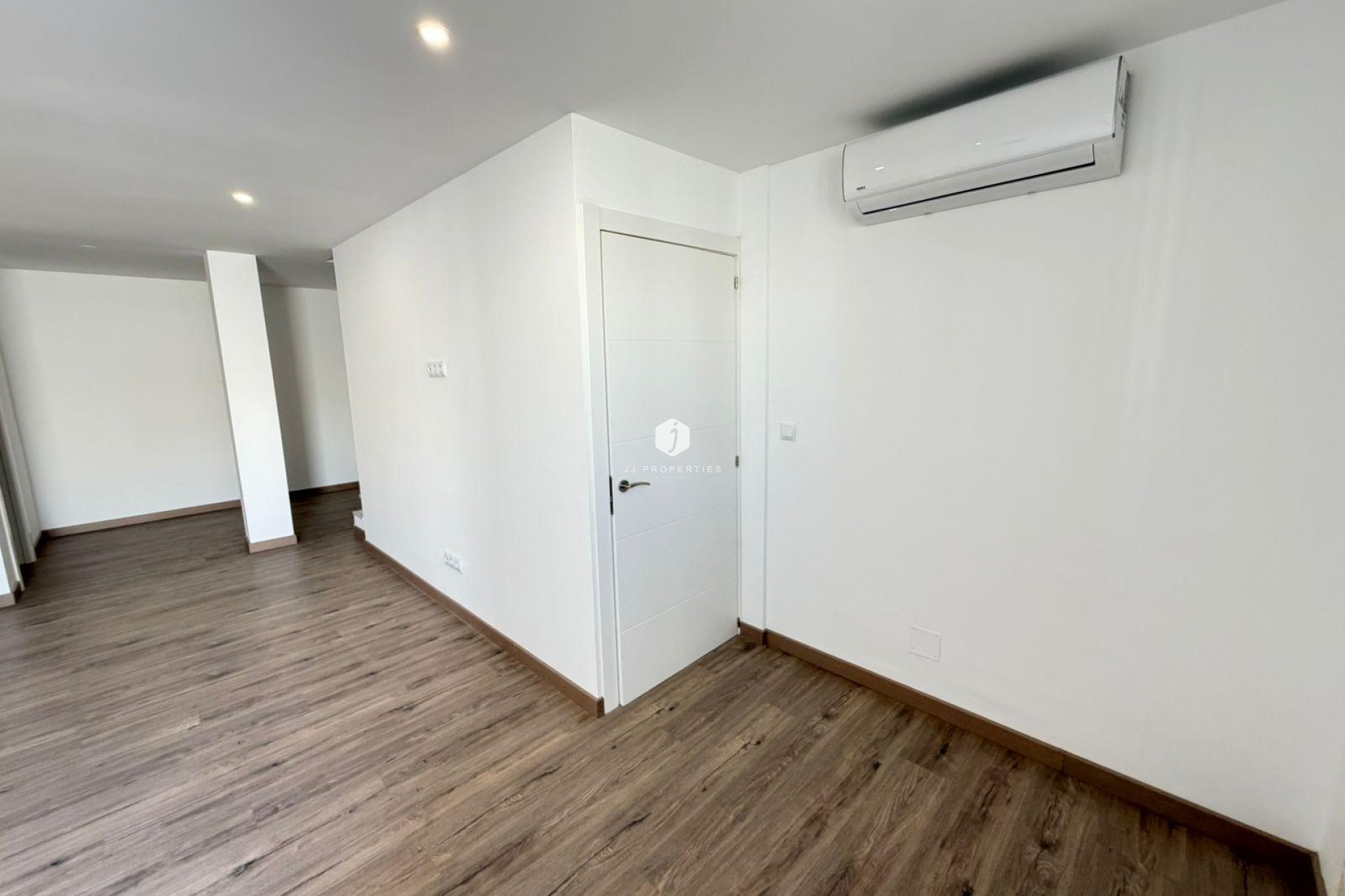 Resale - Chalet -
Torrevieja - Cabo cervera