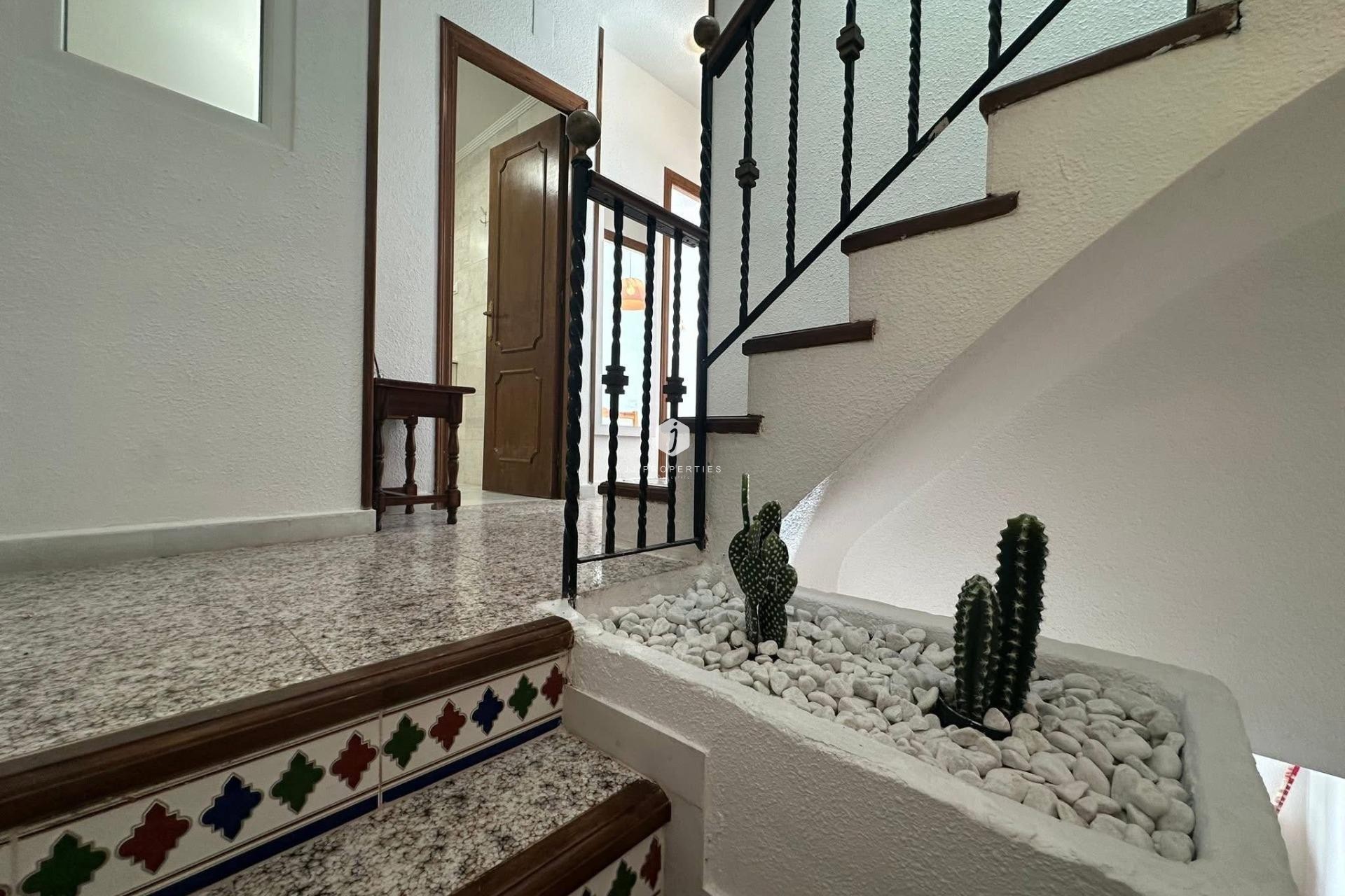 Resale - Chalet -
Torrevieja - Cabo cervera